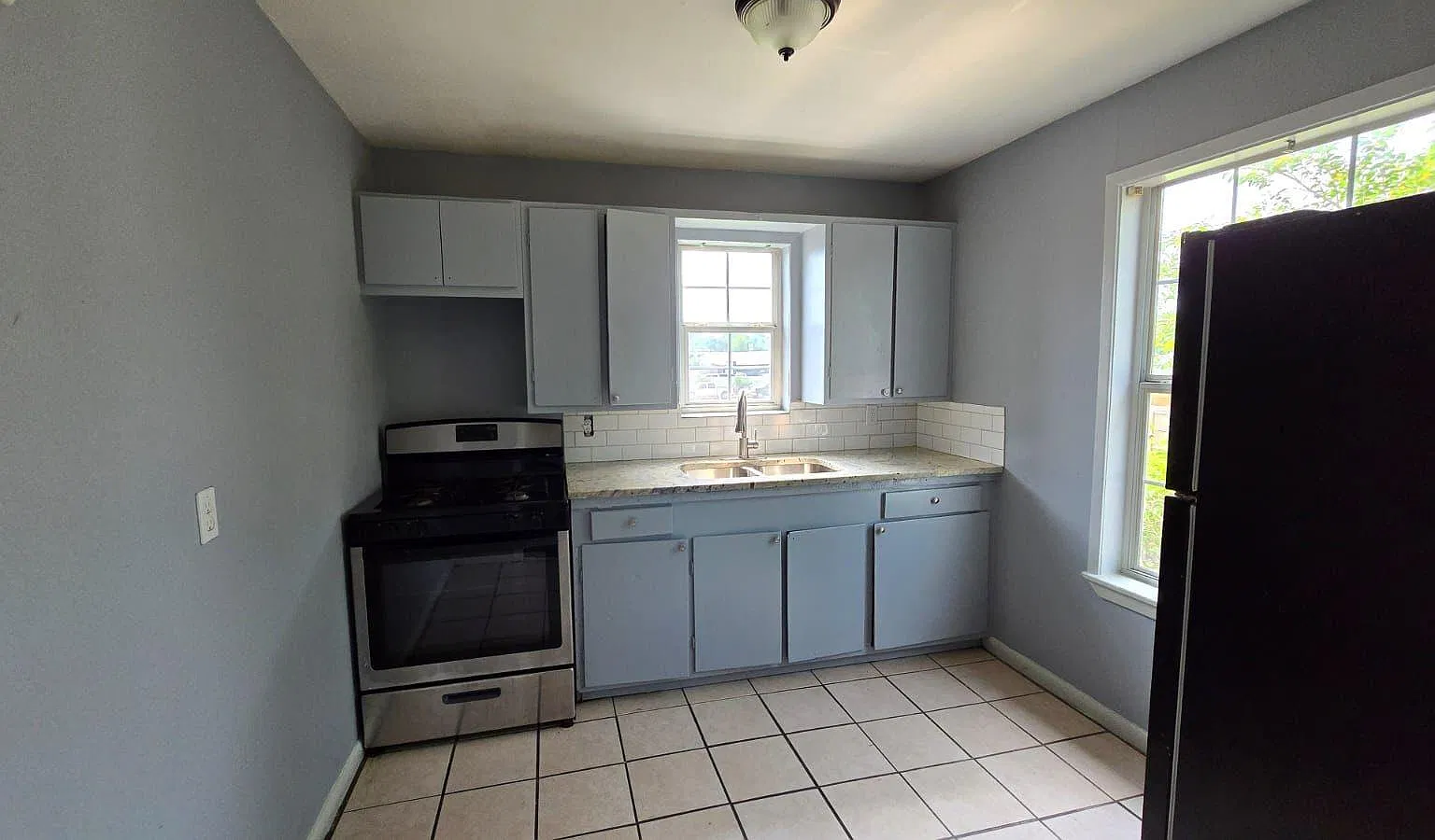 1 bed, 1.0 bath, $749 — Photo 2