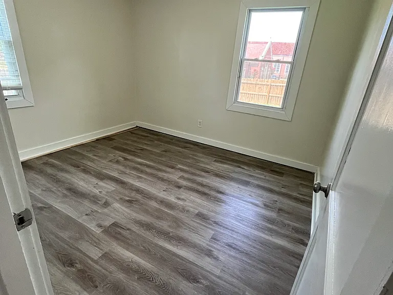 4885 Park Ave — Photo 6