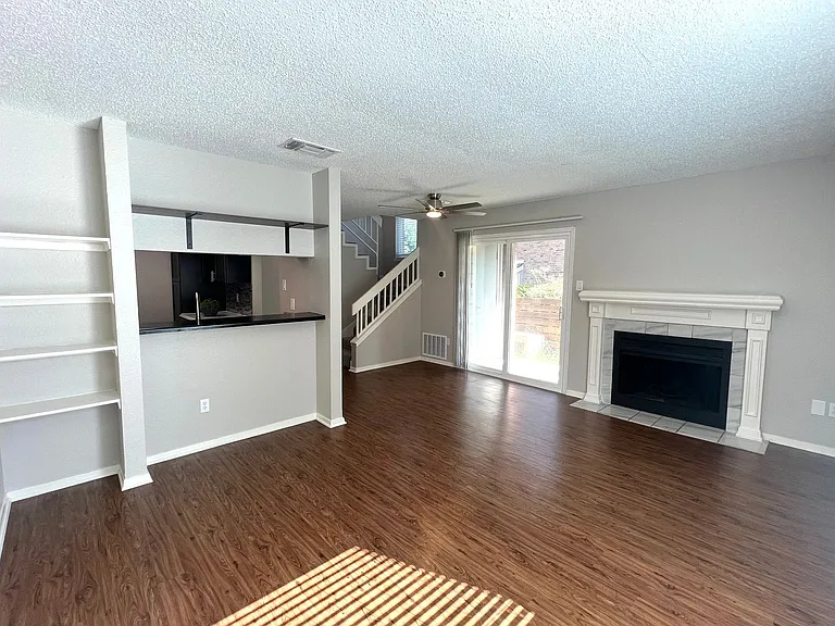 2018 W Rundberg Ln #8B — Photo 4