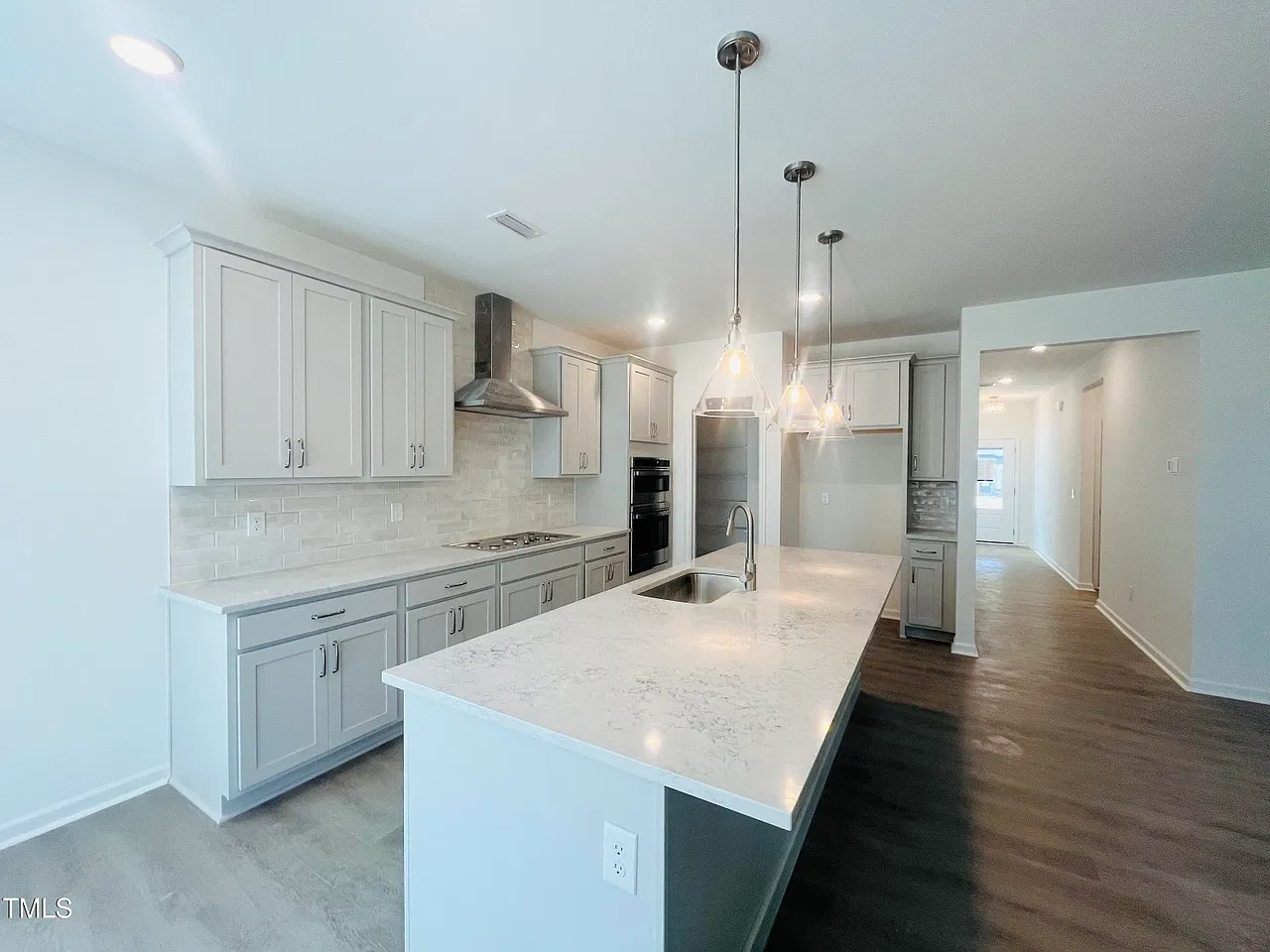4 bed, 3.5 bath, 2852 sqft, $2,950 — Photo 2