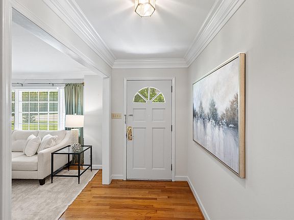 4th image of 2802 Devon Rd