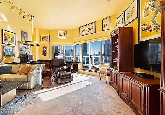 2nd image of 650 Park Ave Penthouse C