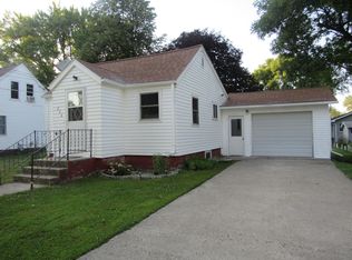 206 4th St NE, Fulda, MN 56131