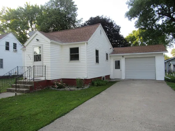 206 4th St NE, Fulda, MN 56131