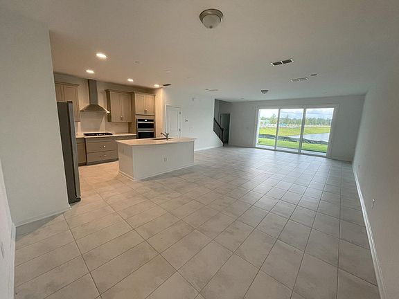 4th image of 711 Cherry Elm Dr