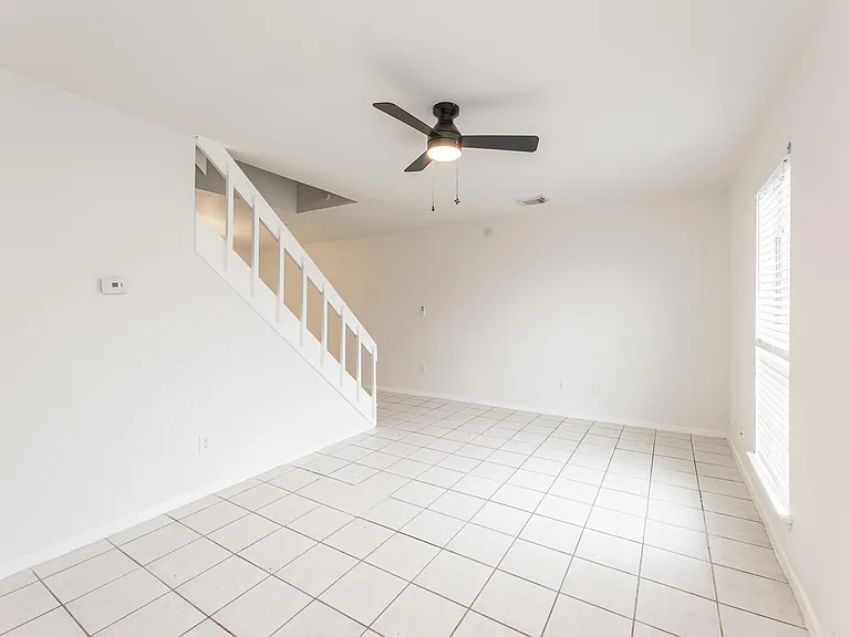 1902 Avenue B — Photo 13