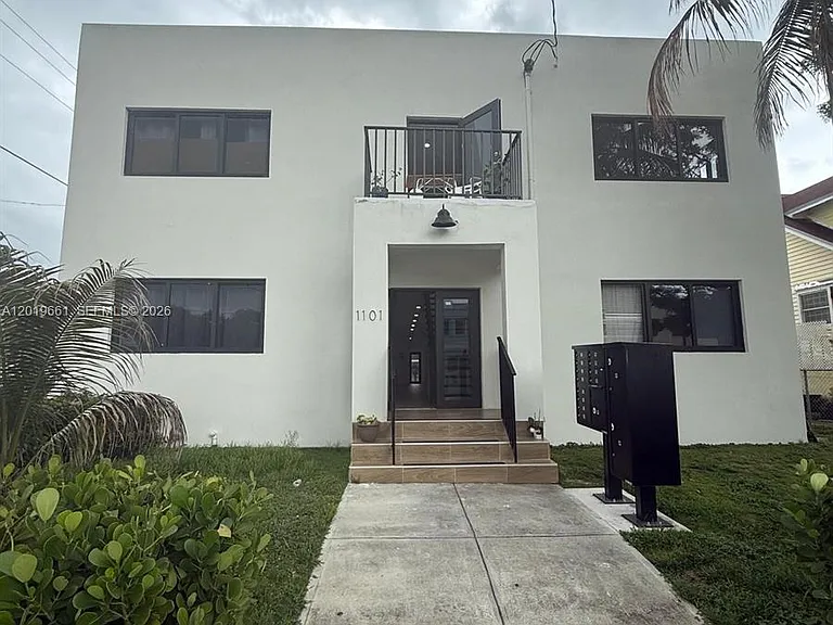 1101 SW 12th Ct #7 — Photo 1