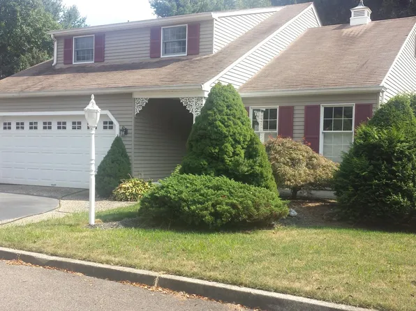 8 Longhill Ct, Medford, NJ 08055