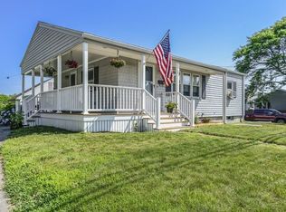 31 Wing Rd, Acushnet, MA 02743