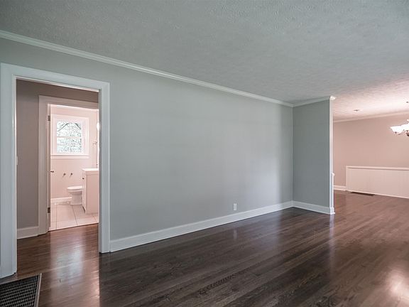4th image of 1304 S Graycroft Ave