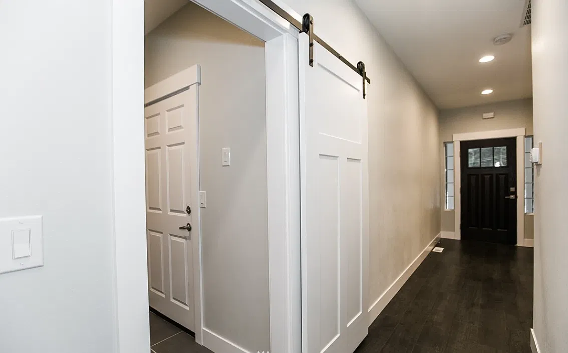 3 bed, 1297 sqft, $2,600 — Photo 2