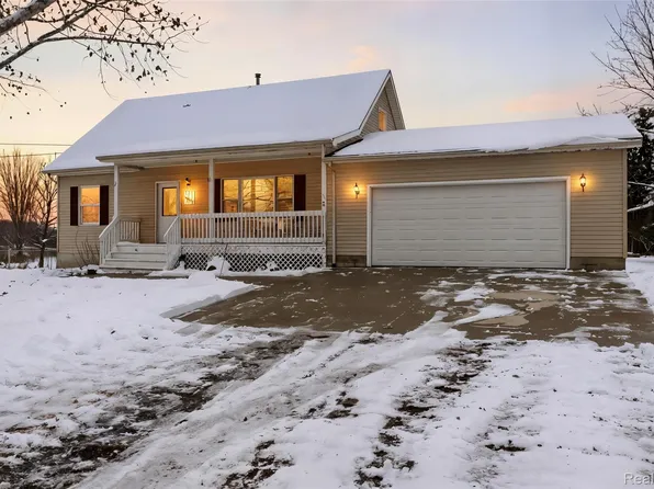 9457 Hollister Rd, Laingsburg, MI 48848