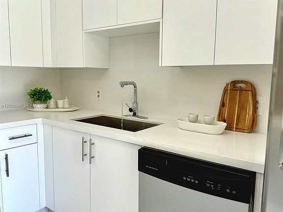 5th image of 2565 Garden Ct