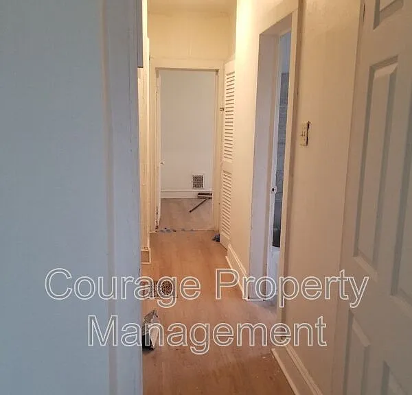514 W 1st St #A — Photo 10