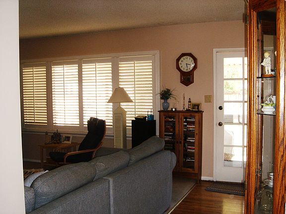 4th image of 7518 Wellsford Ave