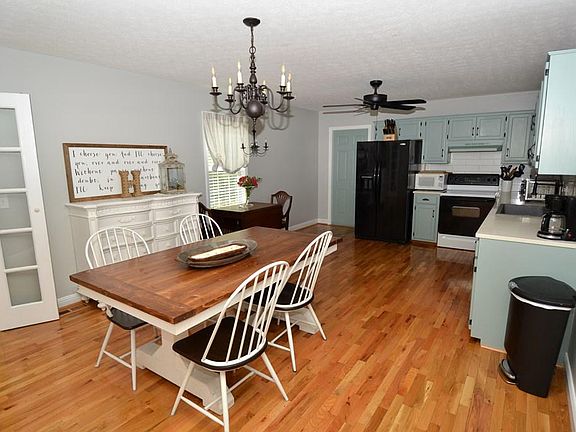 3rd image of 170 Augusta Cir
