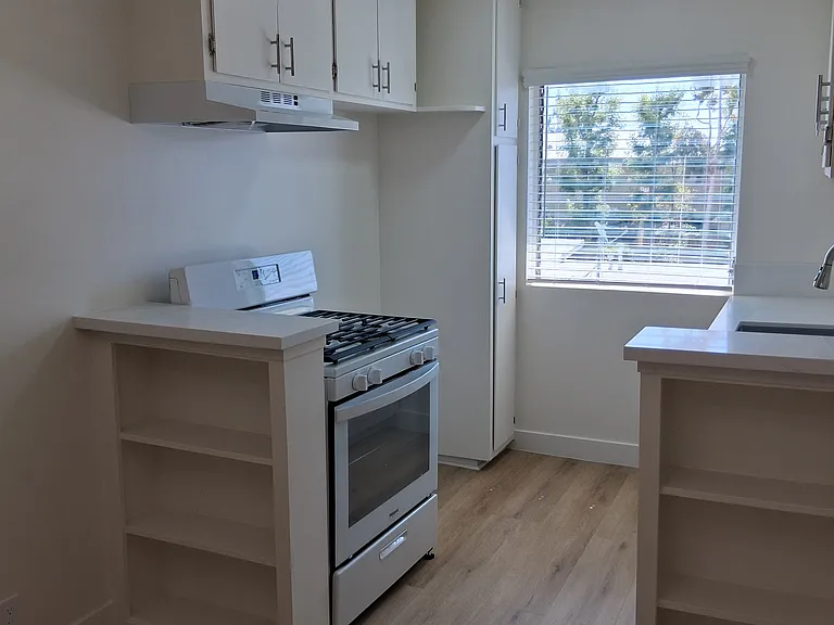 7245 Franklin Avenue — Photo 9