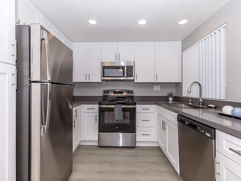 Club Pacifica Apartment Homes — Photo 23