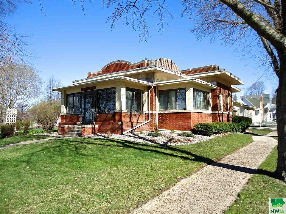 1st image of 115 E Lakeshore Dr
