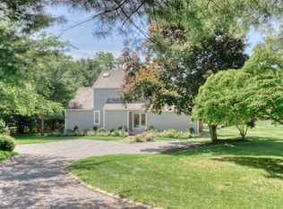 286 Edge Of Woods Rd, Southampton, NY 11968