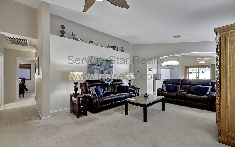 3 bed, 2.0 bath, 1599 sqft, $1,900 — Photo 2