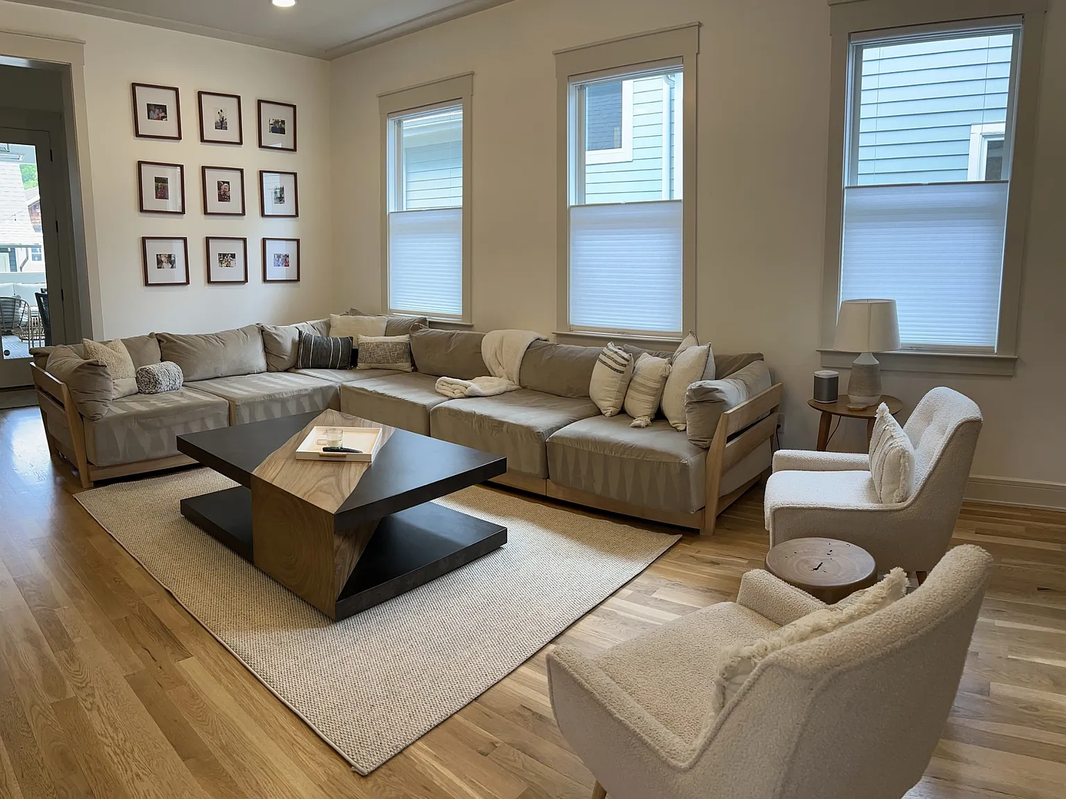 5 bed, 4.0 bath, 3303 sqft, $9,950 — Photo 3