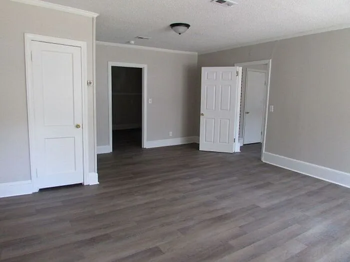 Building Photo - 451 Robney Dr