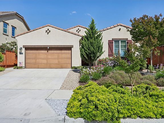 2nd image of 2140 Garnet Way