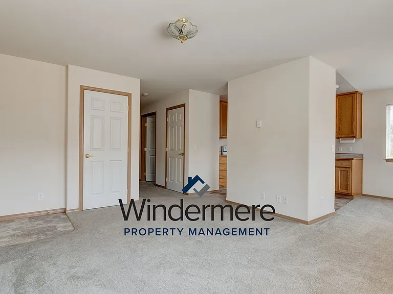1401 : 1385 NW Elwha St — Photo 5