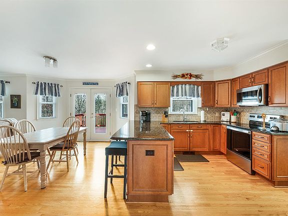 3rd image of 111 Mullbury Pl