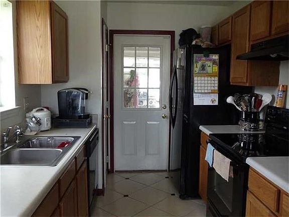 4th image of 2232 Greenwood Dr