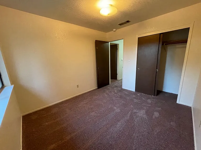 2500 Hubbard Ln — Photo 6