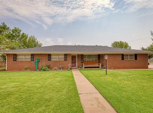 902 N Howard Ave, Elk City, OK 73644