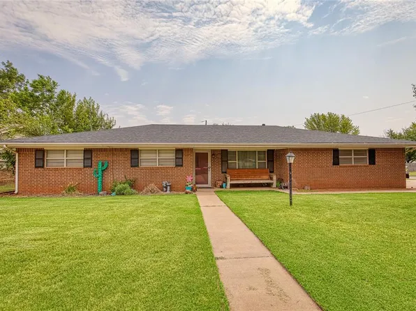 902 N Howard Ave, Elk City, OK 73644