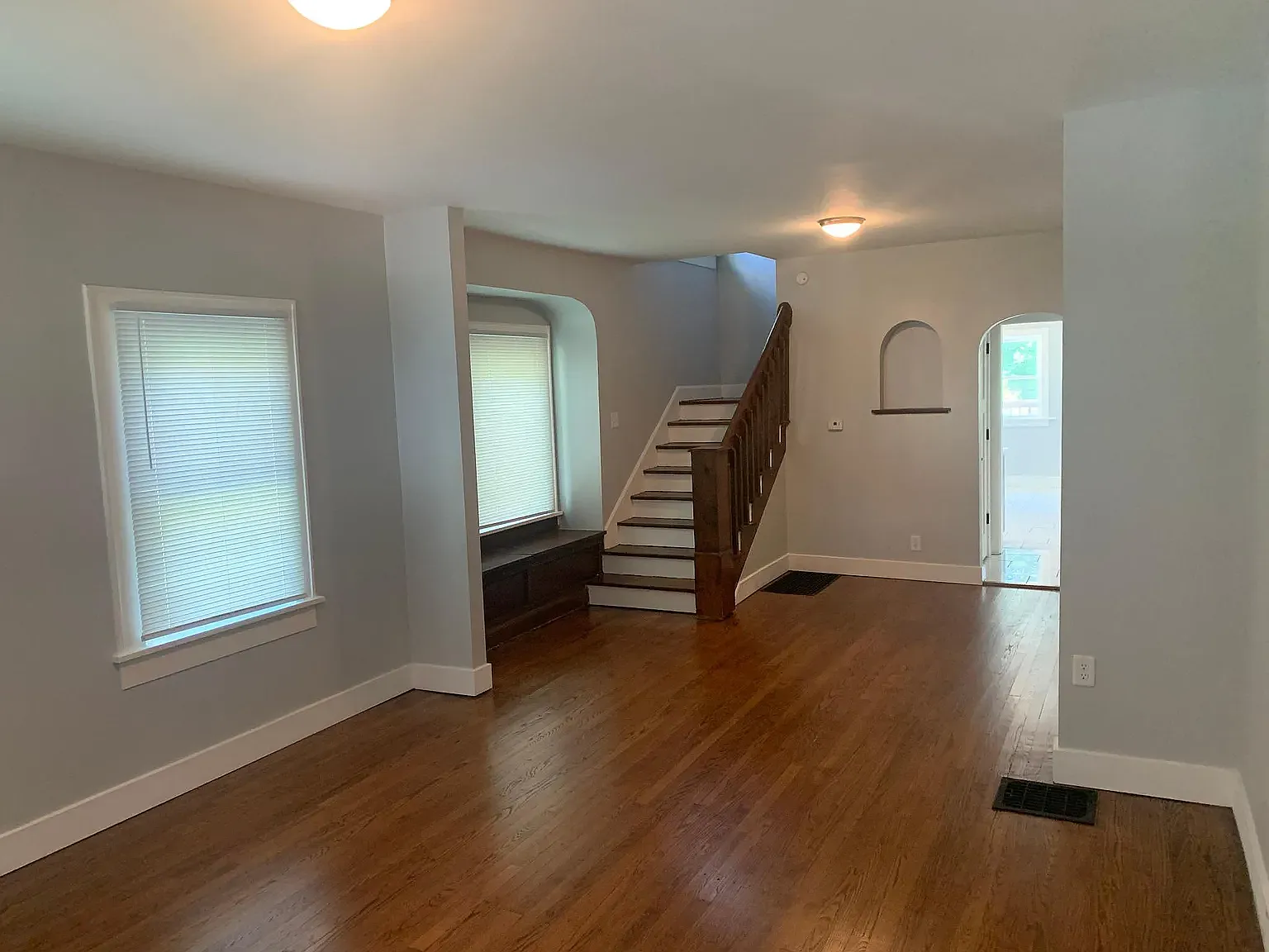 3 bed, 1.5 bath, 1368 sqft, $2,000 — Photo 3