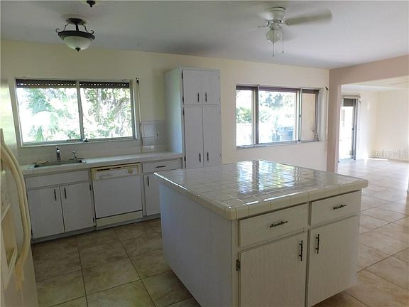 4th image of 3625 Pan American Blvd