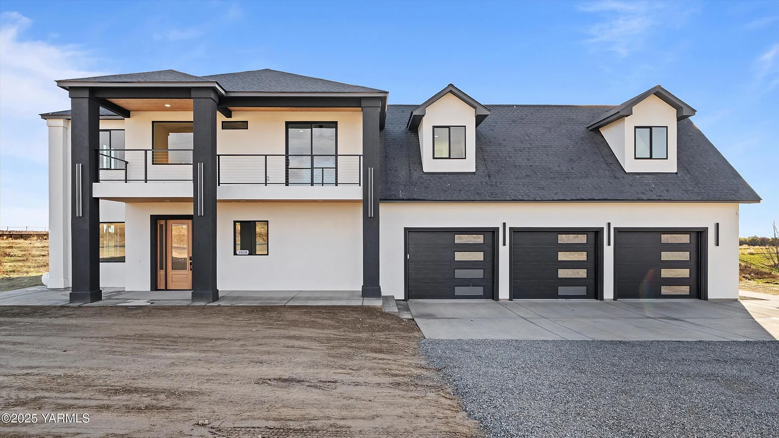 3858 E Zillah Dr photo 1