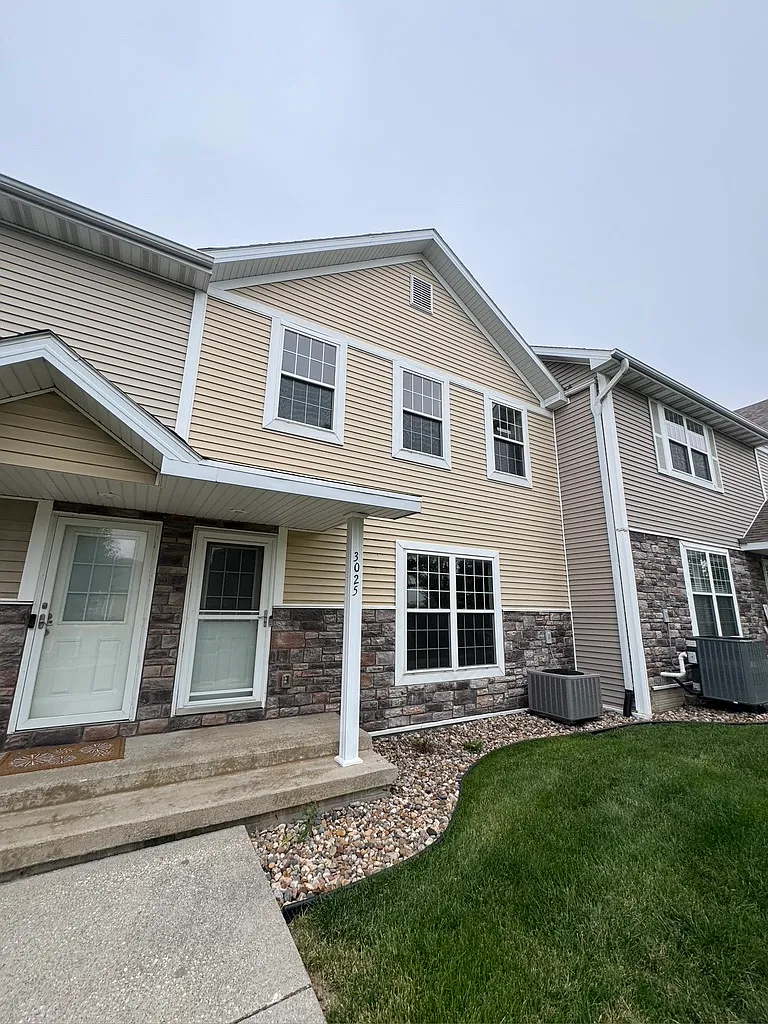 3 bed, 2.5 bath, 1380 sqft, $1,750 — Photo 1