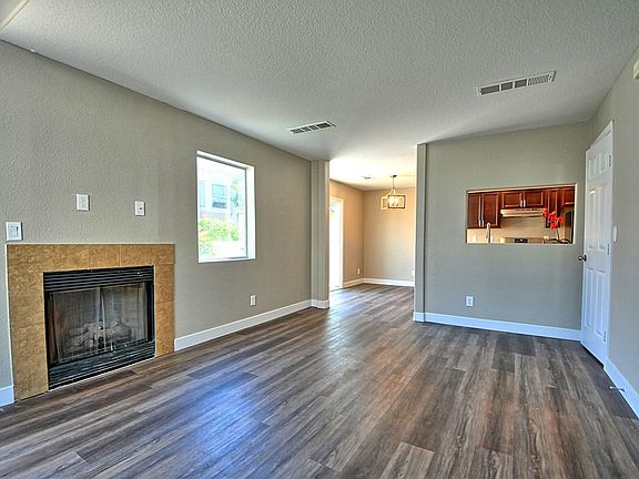 3rd image of 6961 Coral Rock Dr