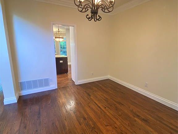 3rd image of 4208 Crescent Dr