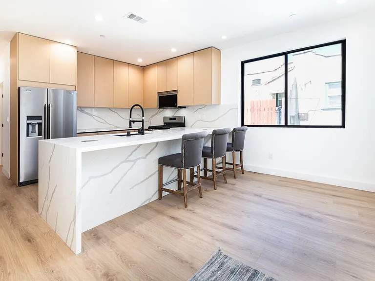 4615 Saint Charles Pl #1/2 — Photo 3