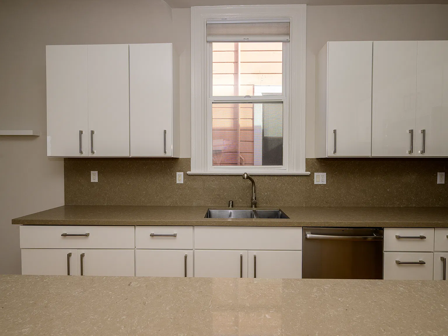 2 bed, 1300 sqft, $6,495 — Photo 4