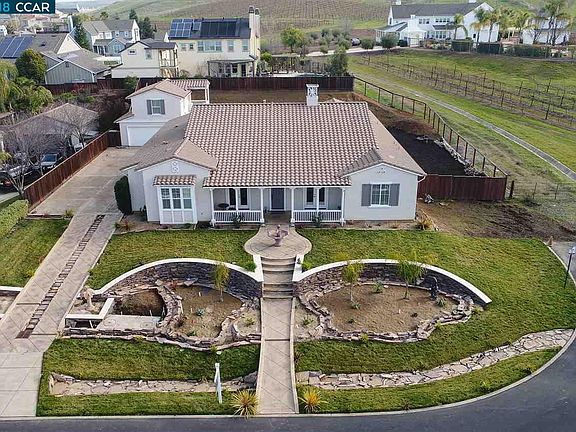 3rd image of 2788 Yountville Ct