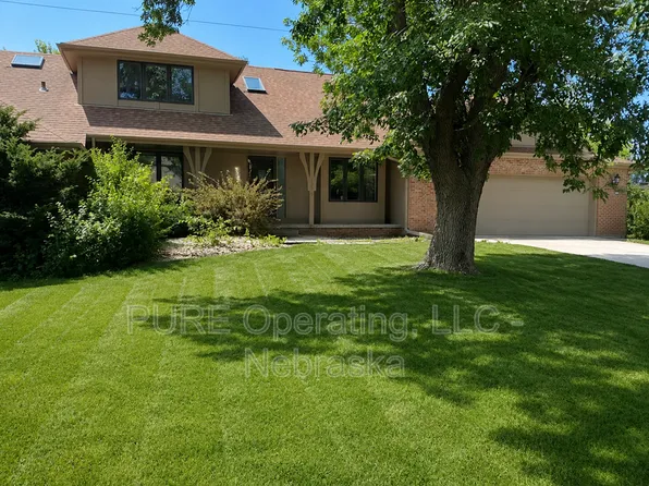 15527 Mason Cir, Omaha, NE 68154