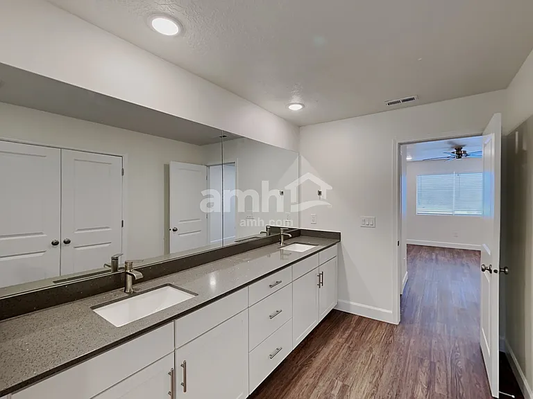 2222 E Silverado Ln — Photo 10