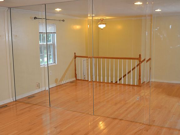 3rd image of 1543 Hickory Wood Dr