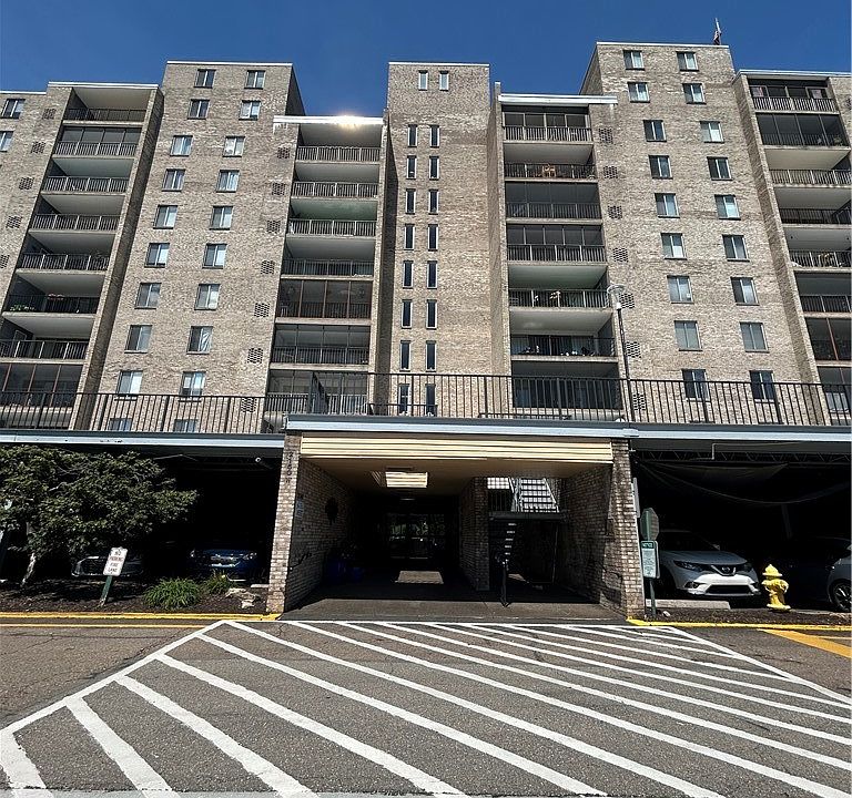 1st image of 2160 Greentree Rd APT 400W