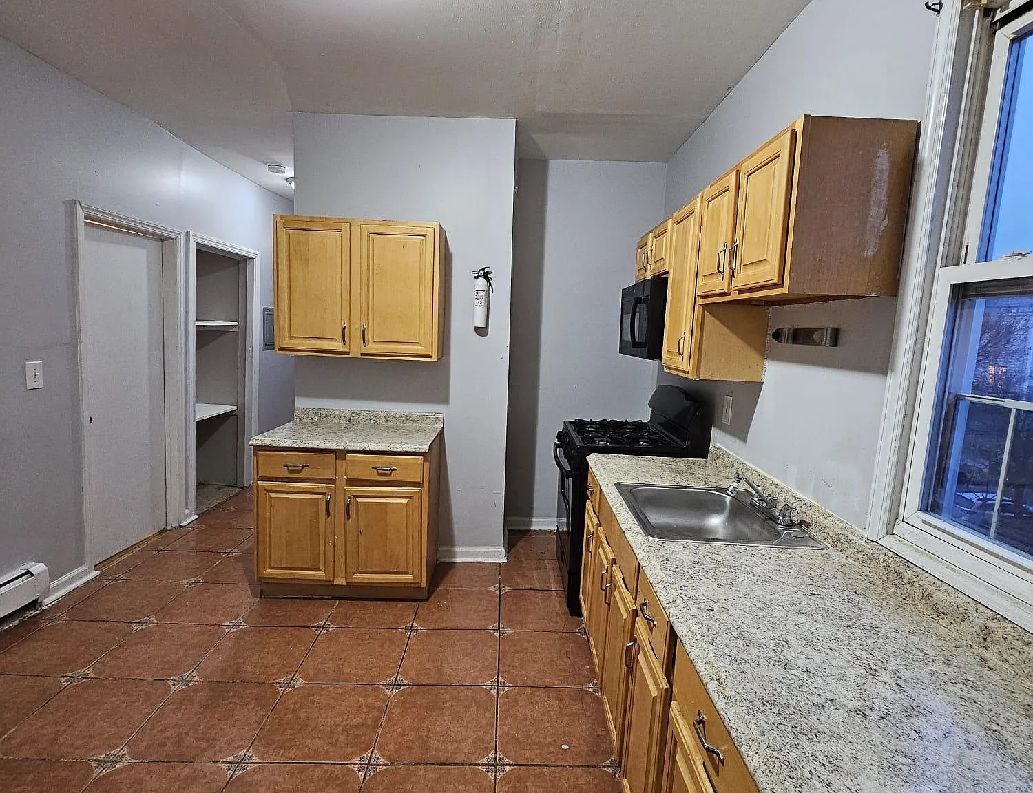 3 bed, $1,800 — Photo 4
