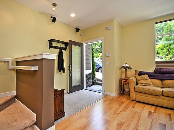 2nd image of 206 Shangri La Way NW