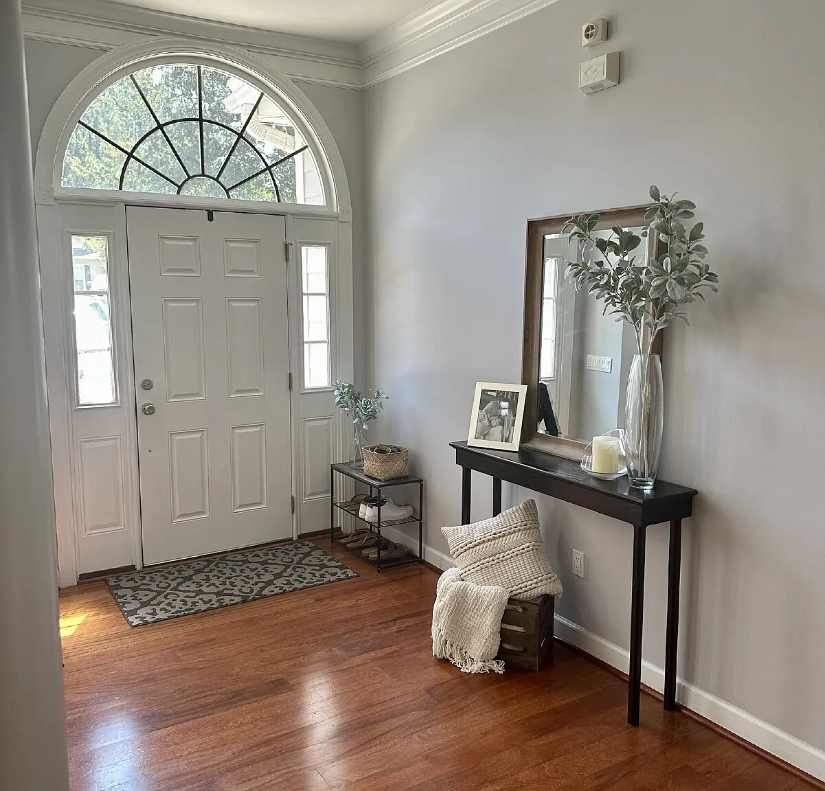 4 bed, 3.0 bath, 2433 sqft, $3,500 — Photo 2